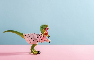 Metoda z filmu „Park Jurajski” naprawdę działa. Do czego prawdziwym naukowcom służy T-Rex?