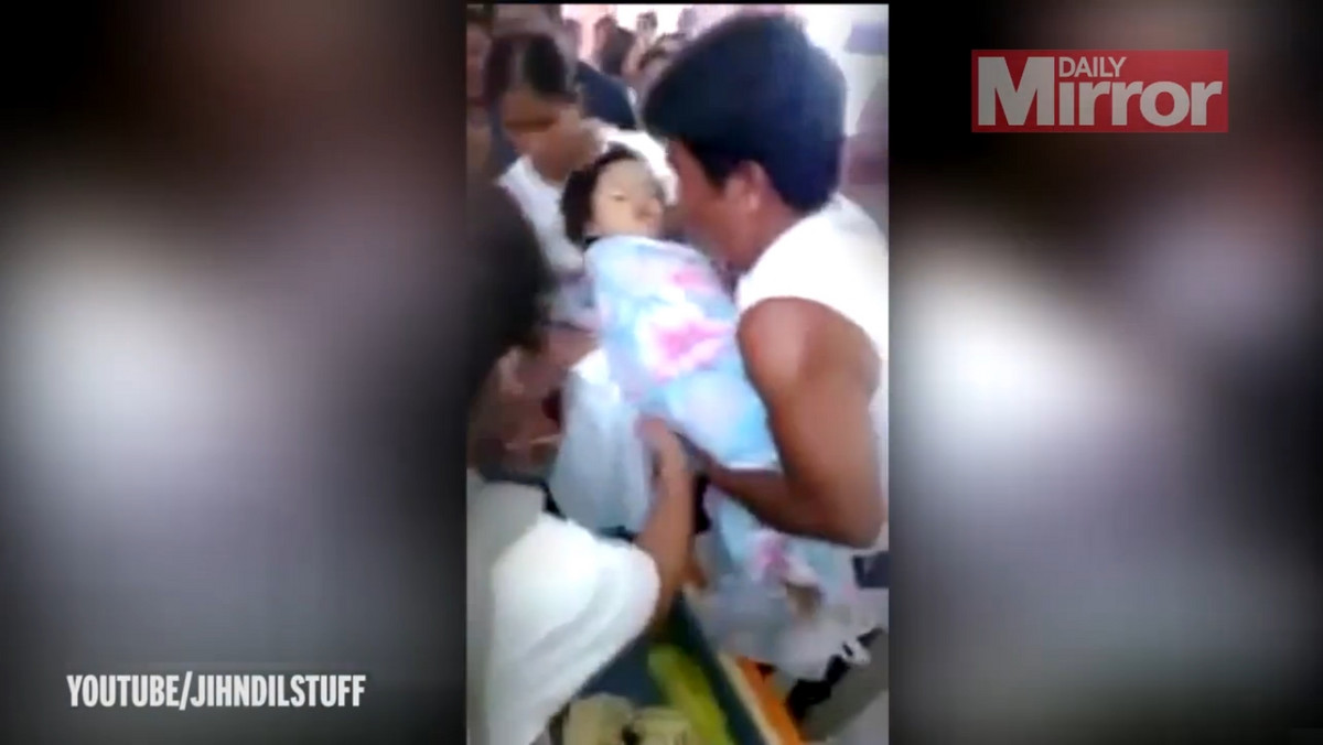 Niezwykła historia na Filipinach. Trzyletnia dziewczynka, uważana za zmarłą, leżąc w trumnie nagle odzyskała przytomność i zaczęła się poruszać. Całość została uwieczniona na filmie, który pojawił się w sieci - informuje "Daily Mirror".