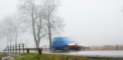 Uwaga na gęste mgły. Ostrzeżenia dla połowy kraju!