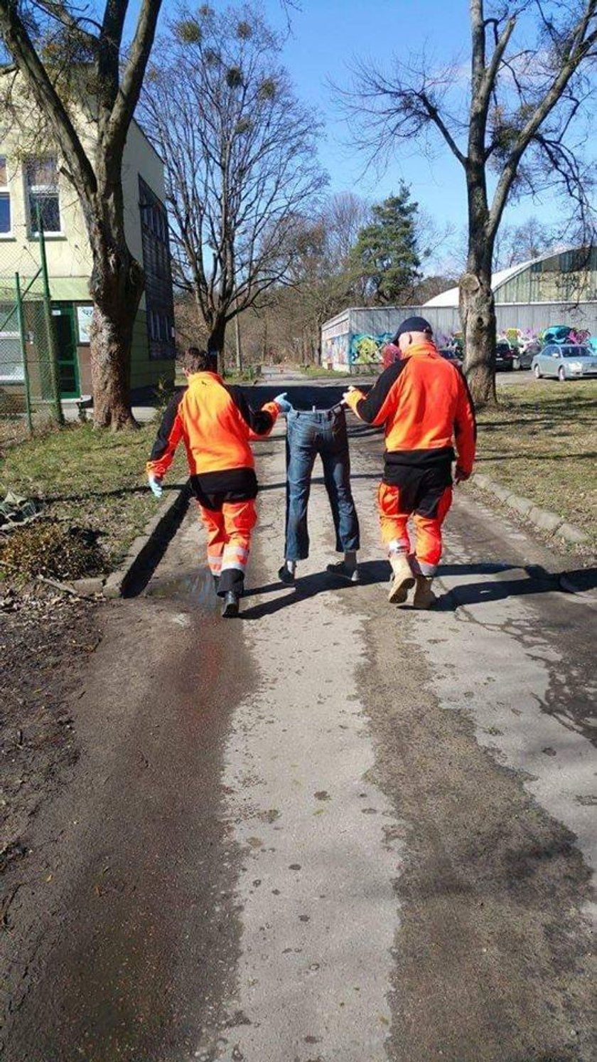 Zostali wysłani do umierającej osoby. Nie uwierzysz, co tam znaleźli