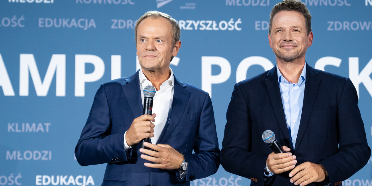 Szef PO Donald Tusk i prezydent Warszawy Rafał Trzaskowski. 