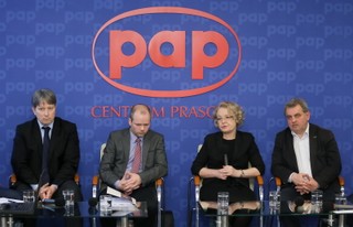 Polacy powinni oszczędzać na emeryturę, ale za mało zarabiają