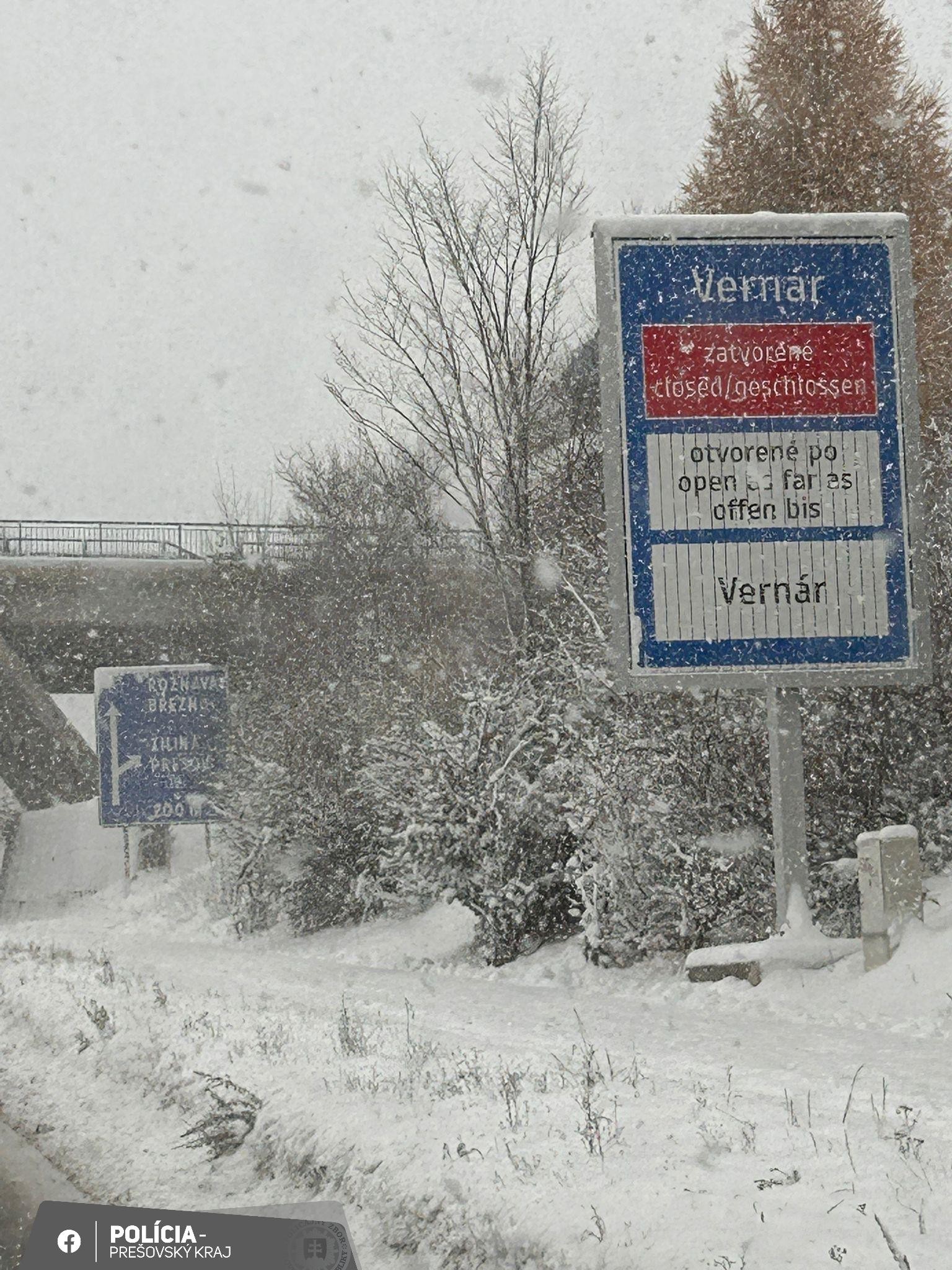 Polícia v Prešovskom kraji vyzýva vodičov na opatrnosť na cestách. 