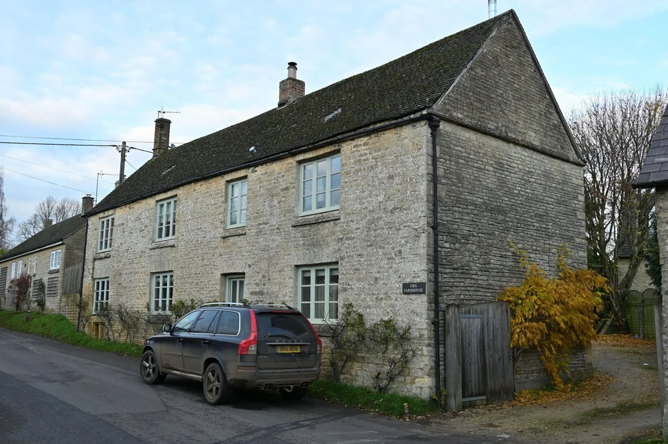 U poljskom WC-u iza kuće Ursula je krila radio-stanicu