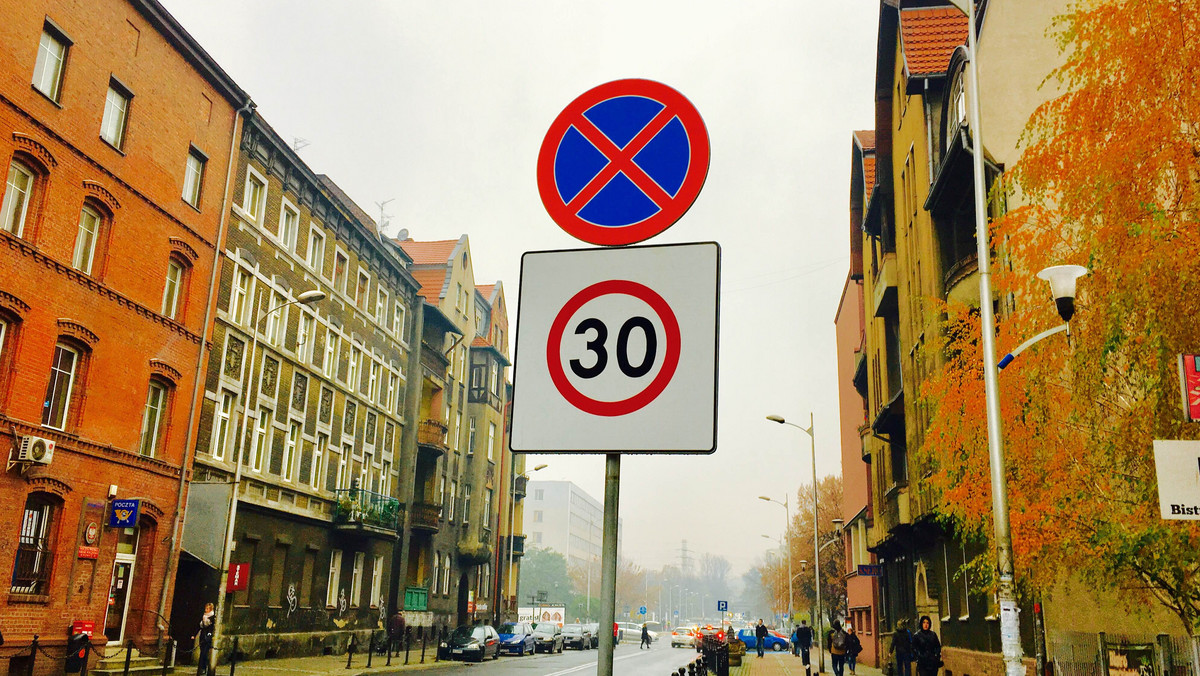 Strefa Tempo 30 w Katowicach rozrosła się o ulicę Bogucicką. Decyzję w tej sprawie podjął prezydent miasta na wniosek rektora Uniwersytetu Ekonomicznego. Zmiany mają wpłynąć na poprawę bezpieczeństwa i ułatwić dojazd rowerzystom.