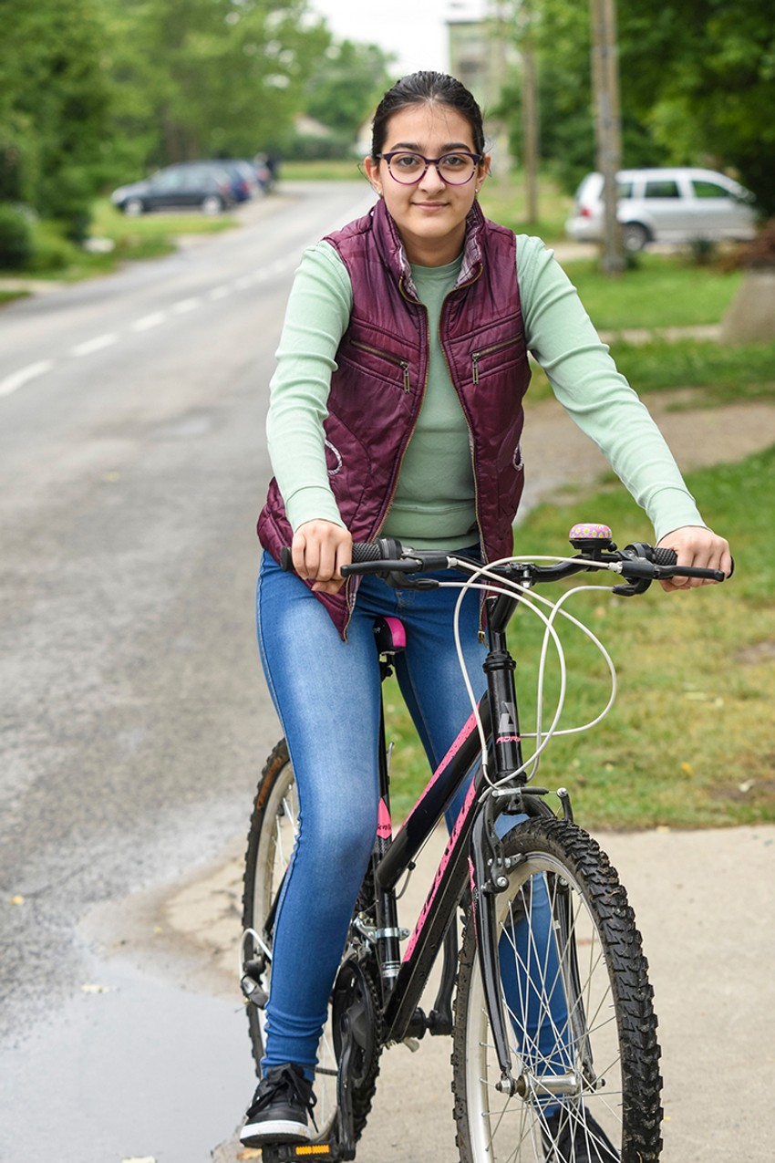 Drugog dana sam već sedela, trećeg dana lagano hodala, a sada već trčim, igram badminton, vozim bicikl i verovatno ću se baviti i nekim sportom - Teodora (13)
