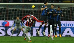 Liga włoska: Remis w derbach Mediolanu. Balotelli wygwizdany. WIDEO