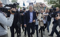 Policja odczytała Frasyniukowi zarzut z kodeksu wykroczeń