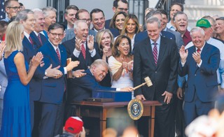 USA: kontrowersyjna ustawa Trumpa zwiększy deficyt i pogłębi nierówności