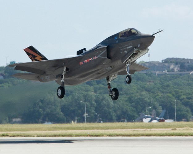 Stealth F-35B STOVL to myśliwiec wyprodukowany przez amerykańską firmę Lockheed Martin