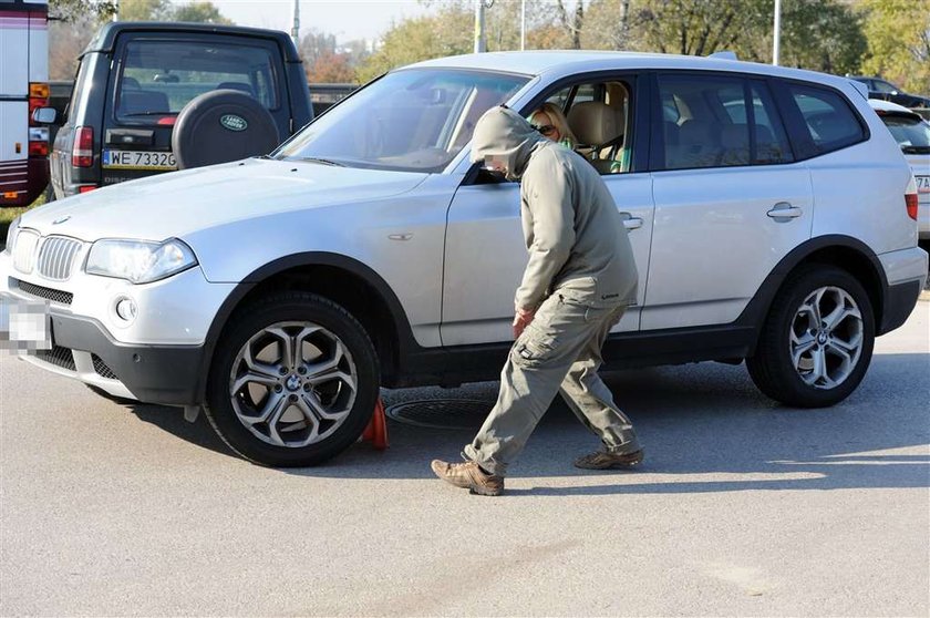 Pieńkowska najechała na plastikowy słupek