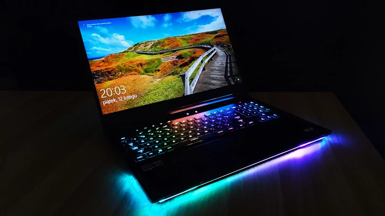Asus ROG Strix SCAR 17 (G733QS) – laptop w ciemności