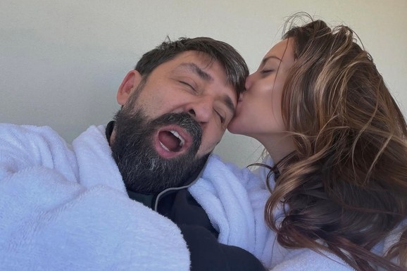 "MOJ MUŽ JE PUNO PREŠAO, ALI JE OČUVAN" Žena Ognjena Amidžića napravila haos na mrežama: Podelila sliku sa mužem, pa rečima iznenadila