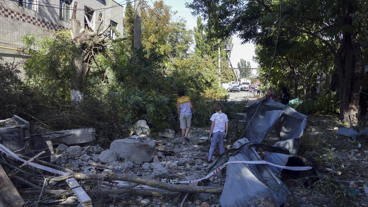 Ukraińskie dzieci w Odessie po rosyjskim ataku rakietowym