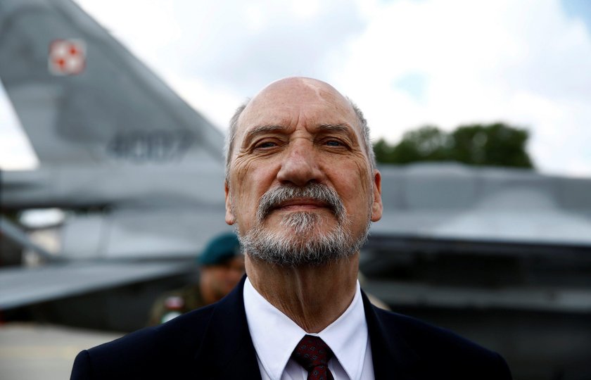 Macierewicz szykuje się na wojnę?