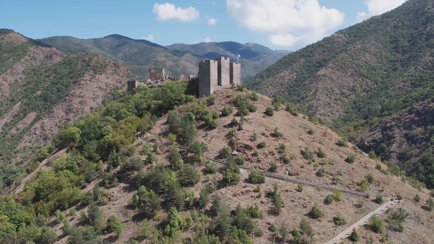 Glavna donžon kula tvrđave visoka je 20 metara