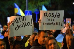 Manifestacja pod ambasadą Rosji w Warszawie. "Terroryści, terroryści, terroryści!"