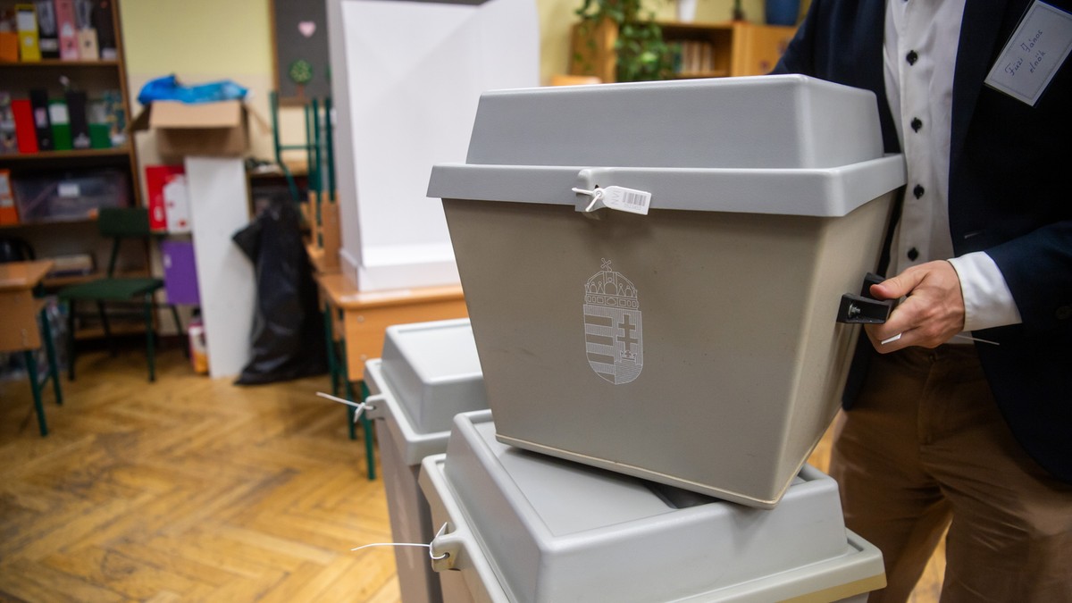 Kire és mire szavazunk ma? Egyáltalán, hogy kell ezt csinálni? Mutatunk mindent, amire szüksége lehet
