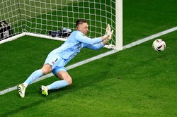 Marcin Bułka dwa razy wyjmował piłkę z siatki w meczu z Paris Saint-Germain