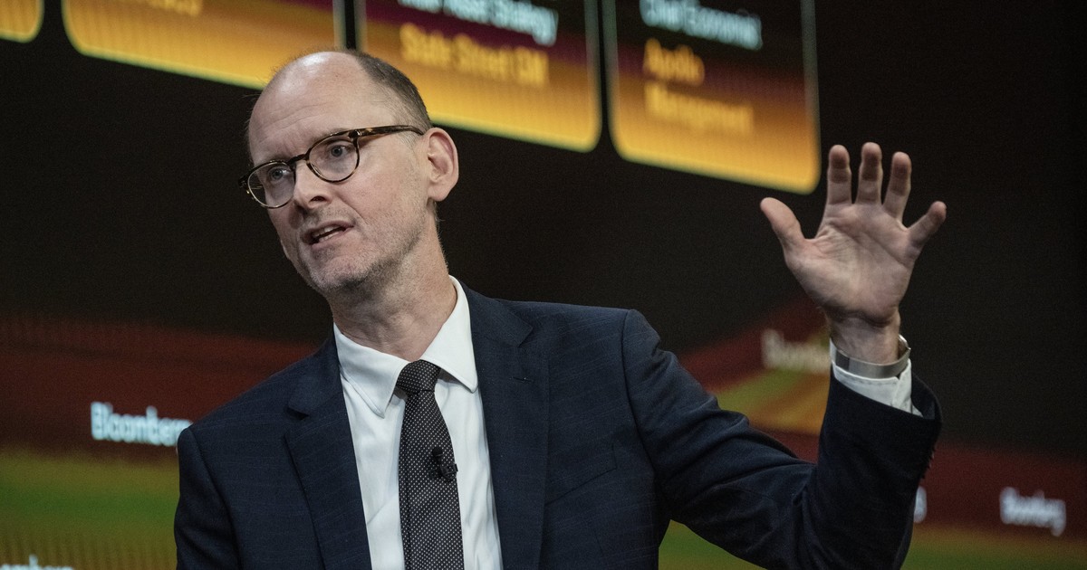 Apollo's chief economist says he sees 'zero evidence' of AI-related job ...