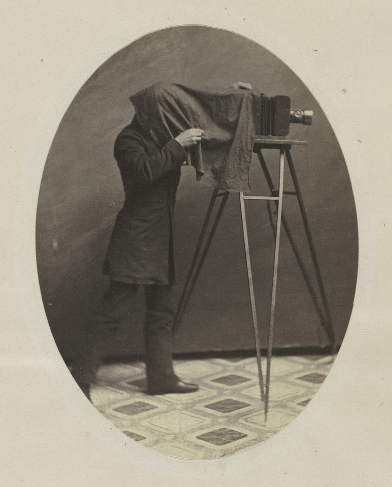 Brak autora - "Studio photographer at work" (ok. 1855)