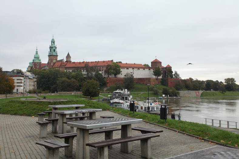 Kraków w czerwonej strefie. Niedzielny poranek