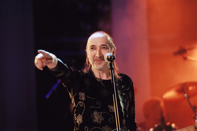 Marek Jackowski poczas koncertu 'Maanam i goście' w Sali Kongresowej – 16 kwietnia 2000 roku