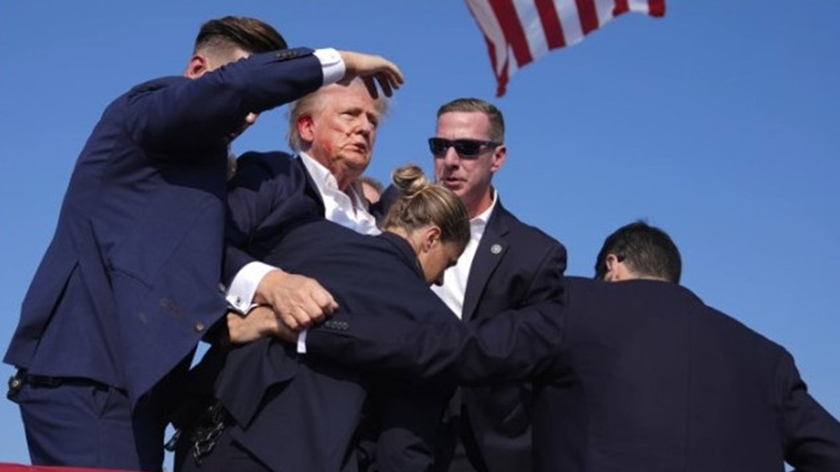 Trump ott akar lenni a családapa temetésén, akivel végzett a neki szánt lövés: a férfi a testével védte a gyermekeit