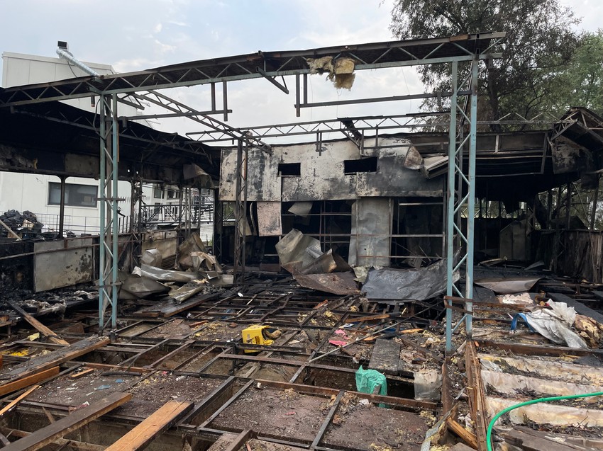 Požar na splavu kod ušća