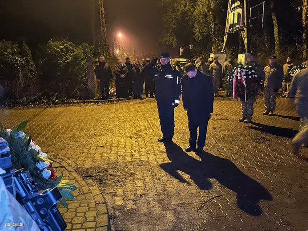 Upamiętnienie policjantów, którzy 21 lat temu zginęli na służbie w podwarszawskiej Magdalence