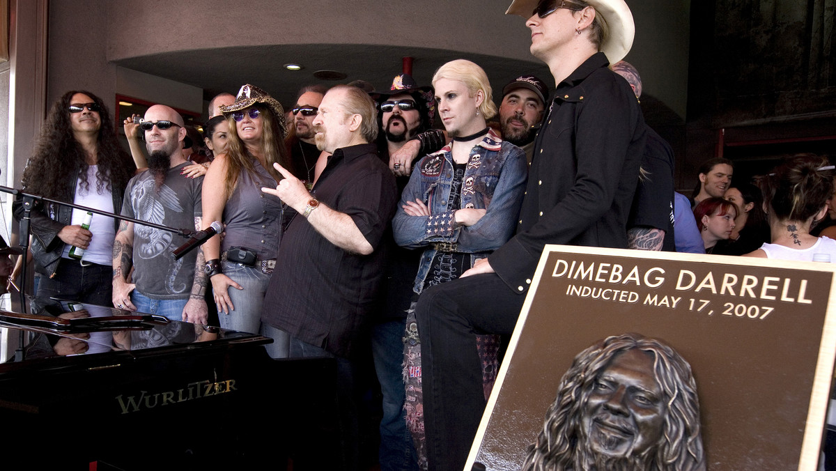 Grupa Pantera wydała oświadczenie, w którym apeluje o zwiększenie bezpieczeństwa muzyków. Apel członków zespołu ukazał się w związku ze śmiercią piosenkarki Christiny Grimmie, zastrzelonej po koncercie w Orlando. "Coś musi się zmienić!" - napisała grupa Pantera.