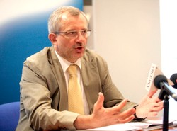 Siwiec na prawyborach: Spadaj gościu!