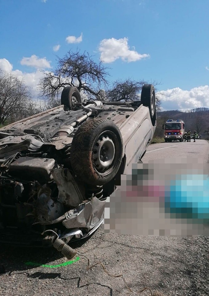 Tragická dopravná nehoda si vyžiadala život 18-ročnej spolujazdkyne.