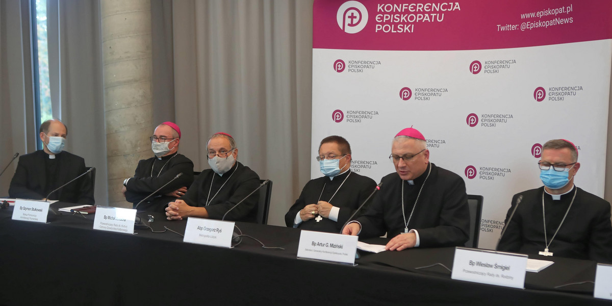 Pandemia dotknęła polskich biskupów. 14 choruje na koronawirusa. Jeden zmarł