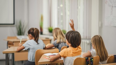 Powrót do mundurków w szkołach? Psycholog wymienia zalety tego pomysłu