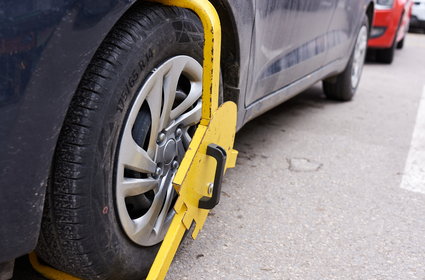 Miejsc parkingowych mniej niż samochodów. "Sąsiedzi założyli mi blokadę"