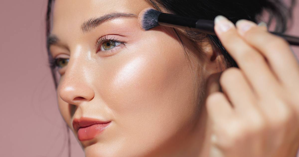 Ten rozświetlacz za jedyne 10zł to bestseller! Daje promienny efekt tafli i boskie glow