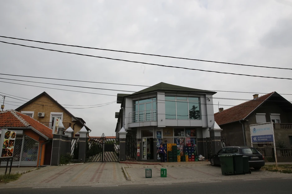 Trostruko ubistvo u Surčinu