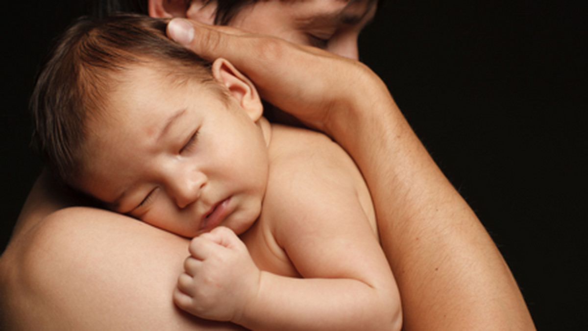 Praca ojca w miesiącach przed poczęciem dziecka i w pierwszym trymestrze ciąży może zwiększyć ryzyko wystąpienia wad wrodzonych - podaje MyhealthyNewsDaily. Ryzykowne zawody najczęściej powiązane są z chemią.