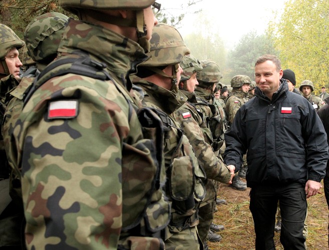 Prezydent Andrzej Duda podczas spotkania z żołnierzami w obozie rezerwistów z 5. Batalionu Obrony Terytorialnej