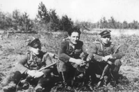 "Obrzydzają Polskę i polskość, pogardzają własnym narodem". Jak współczesna polska prawica korzysta z dorobku ubeków