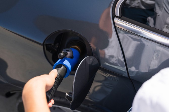 Stručnjak za automobile upozorava vozače da nikada ovako ne sipaju gorivo