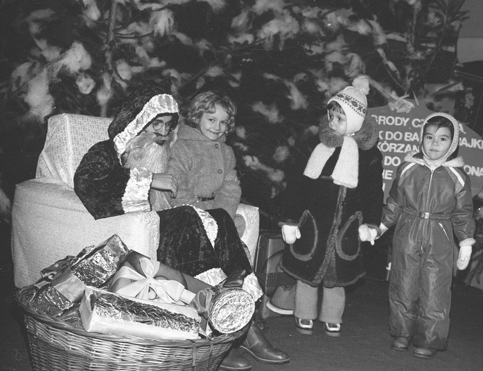 Szczególną atrakcję dla najmłodszych podczas Mikołajek stanowiło pamiątkowe zdjęcie ze Świętym Mikołajem