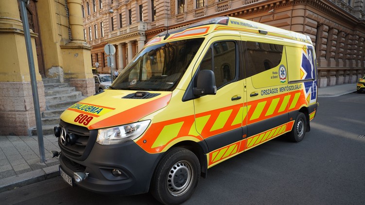 hírek mentő parkol úton országos mentőszolgálat