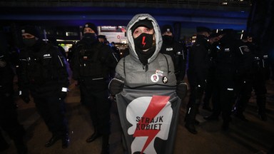 Nastolatka wyrzucona ze szkoły za udział w protestach. Będzie się domagać publicznych przeprosin