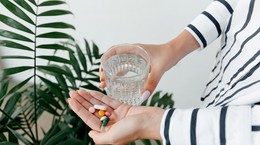 ¿Qué vitaminas y suplementos debo tomar mientras estoy expuesto al COVID-19?  Consejos de su médico de familia