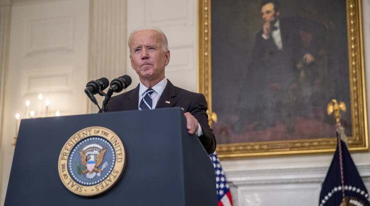 Joe Biden amerikai elnök sajtótájékoztatót tart a koronavírus delta variánsa terjedésének megfékezéséről a washingtoni Fehér Házban 2021. szeptember 9-én. Biden arra készül, hogy elnöki rendelettel kötelezővé tegye valamennyi amerikai szövetségi alkalmazott és a kormányzattal alvállalkozói viszonyban álló munkatárs számára a koronavírus elleni vakcina felvételét / Fotó. MTI/EPA/Shawn Thew