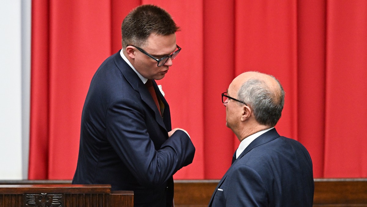 "Stan Wyjątkowy". Hołownia i Czarzasty wzięli się za łby. Morawiecki z Dudą chcą przejąć PiS