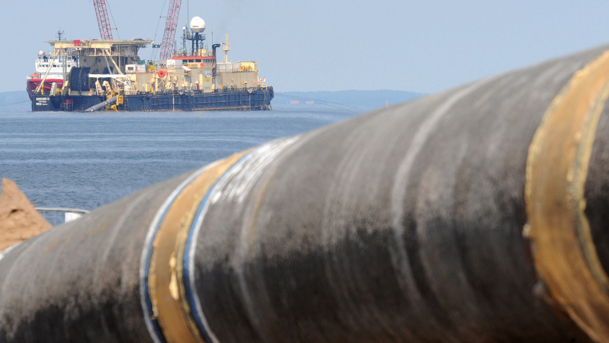 Na dnie Bałtyku ułożyło pierwszą nitkę Gazociągu Północnego - poinformował w czwartek inwestor konsorcjum Nord Stream. Na razie trzy odcinki gazociągu nie są jeszcze połączone, ich zespawanie nastąpi wiosną i latem bieżącego roku.
