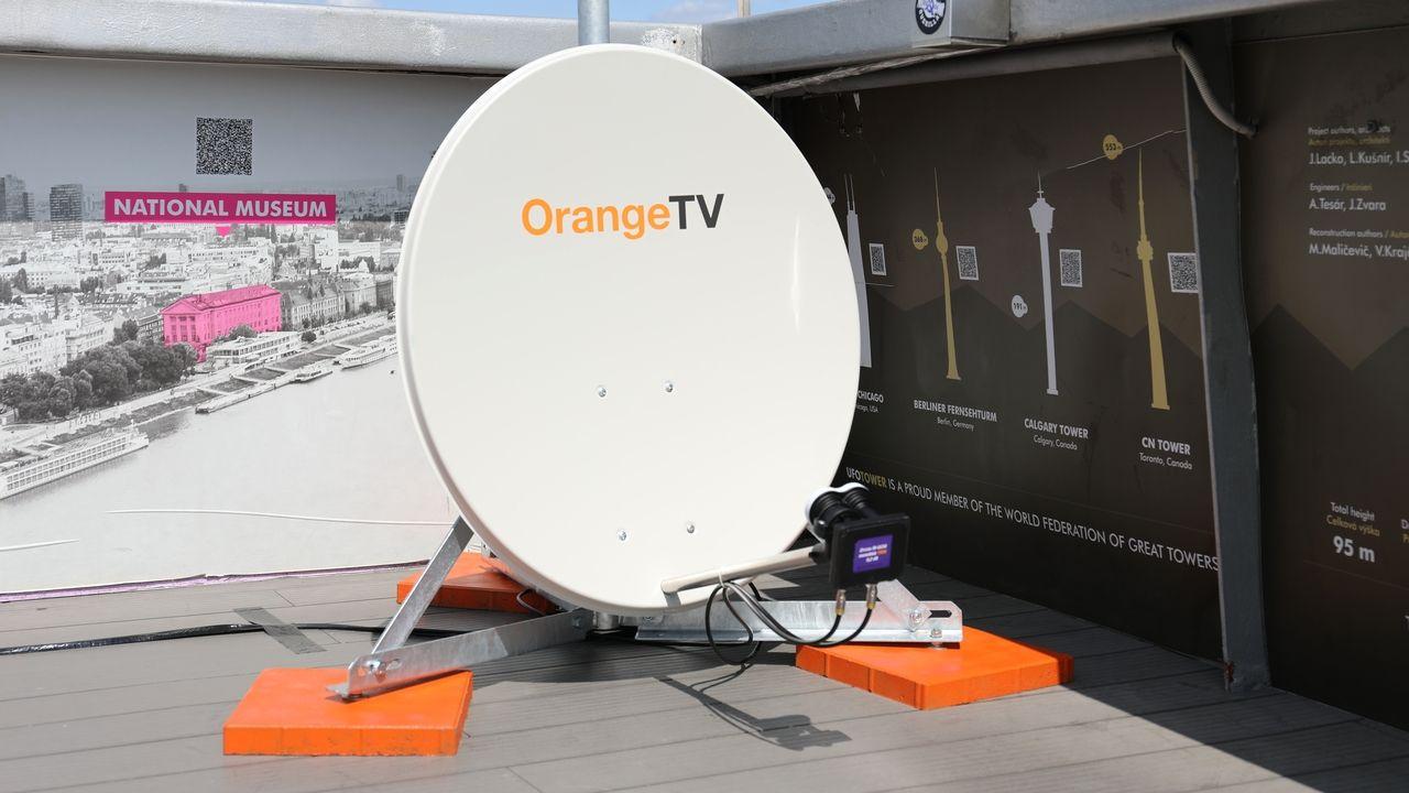 Orange začína prepredávať satelitnú TV od Skylinku: Ponuka a ceny